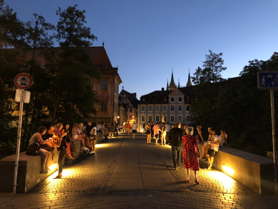 Untere Brücke am Abend